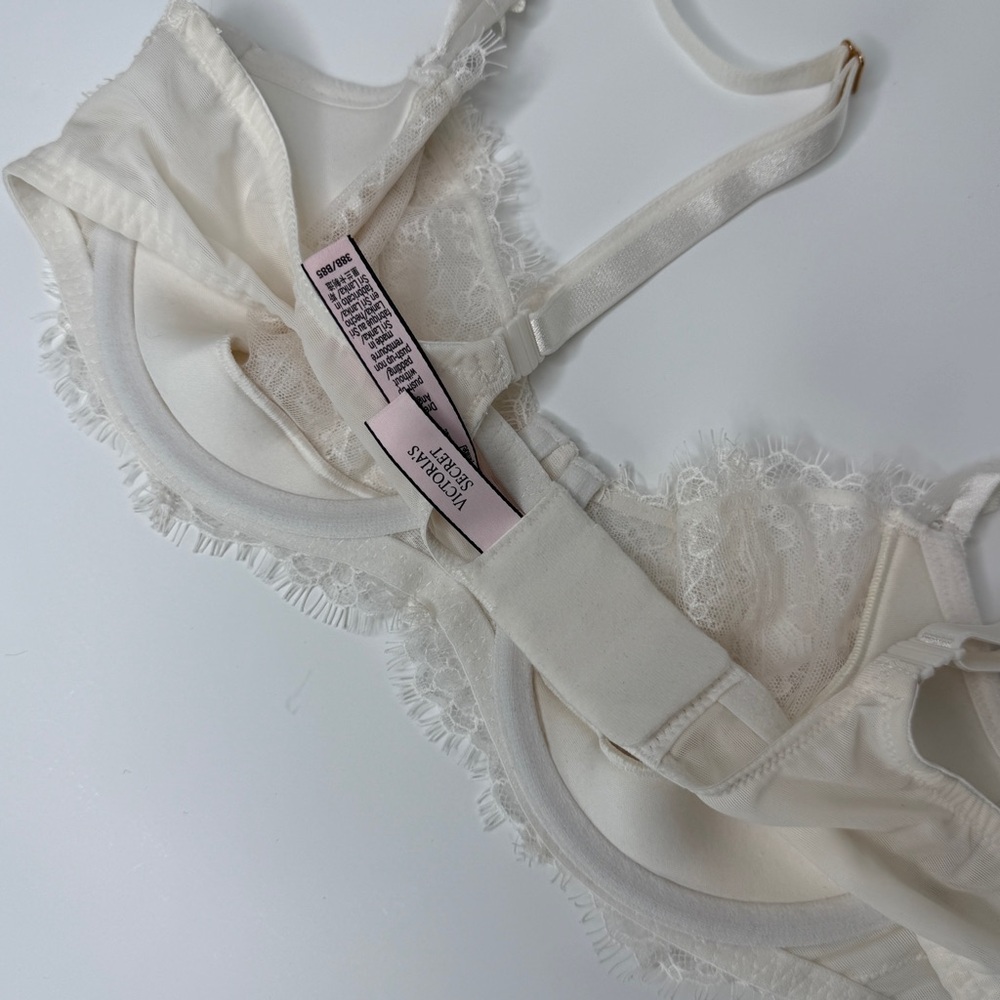 Beautiful Victoria’s Secret Lace Cream Half Bra - Picture 4 of 6